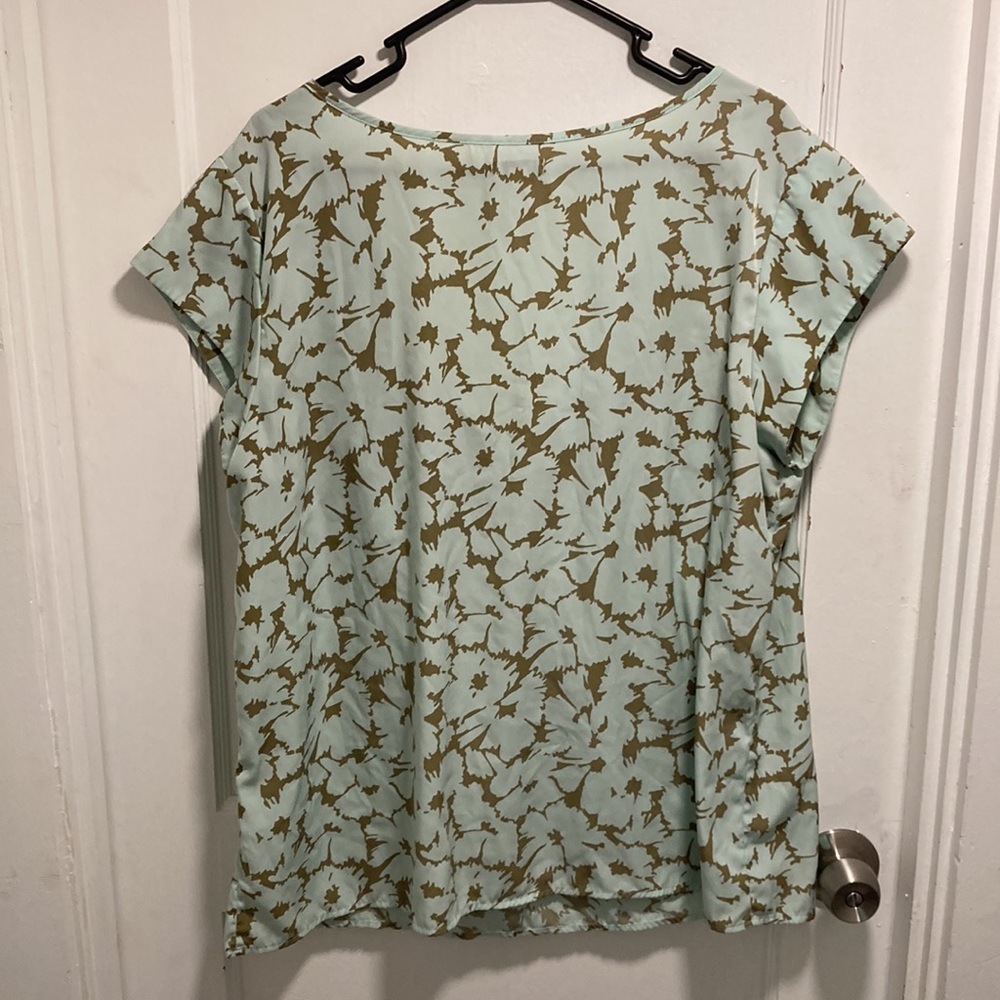 GAP Top - Picture 3 of 10